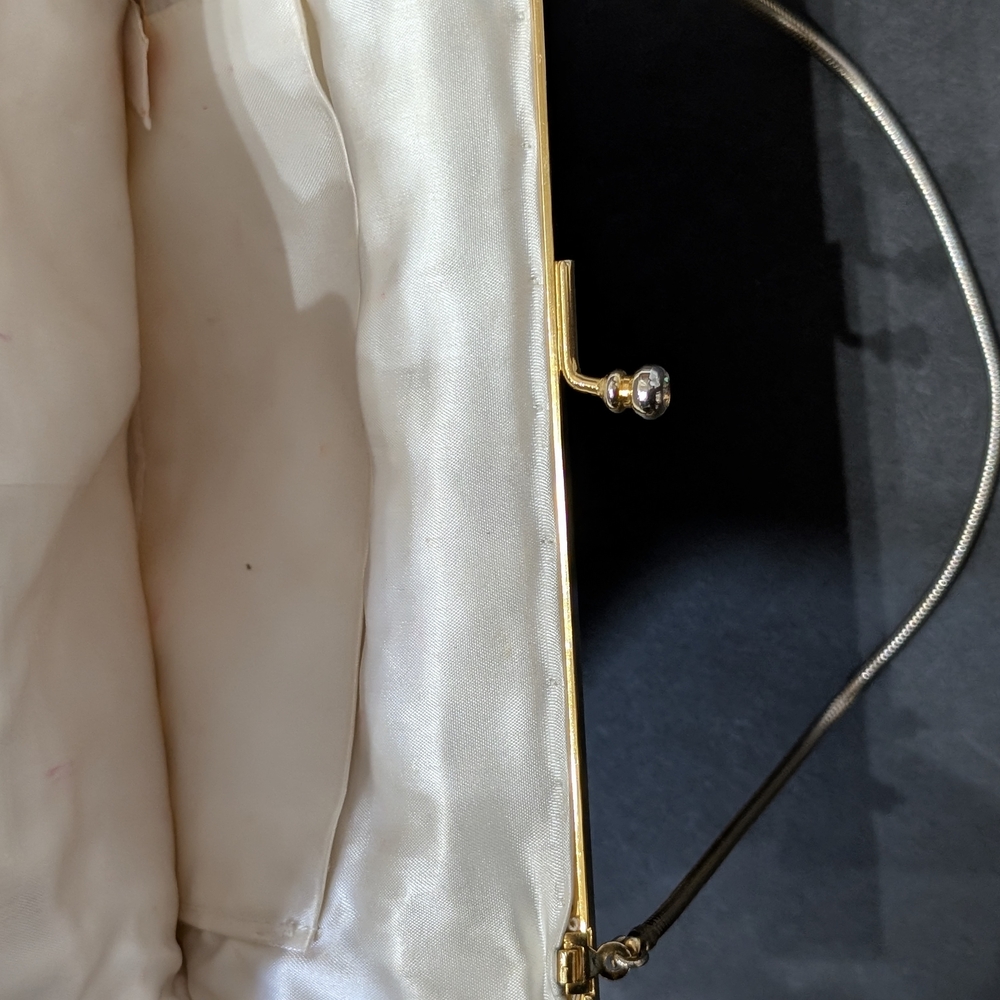 Walborg Elegant White Beaded Handbag - Picture 7 of 9